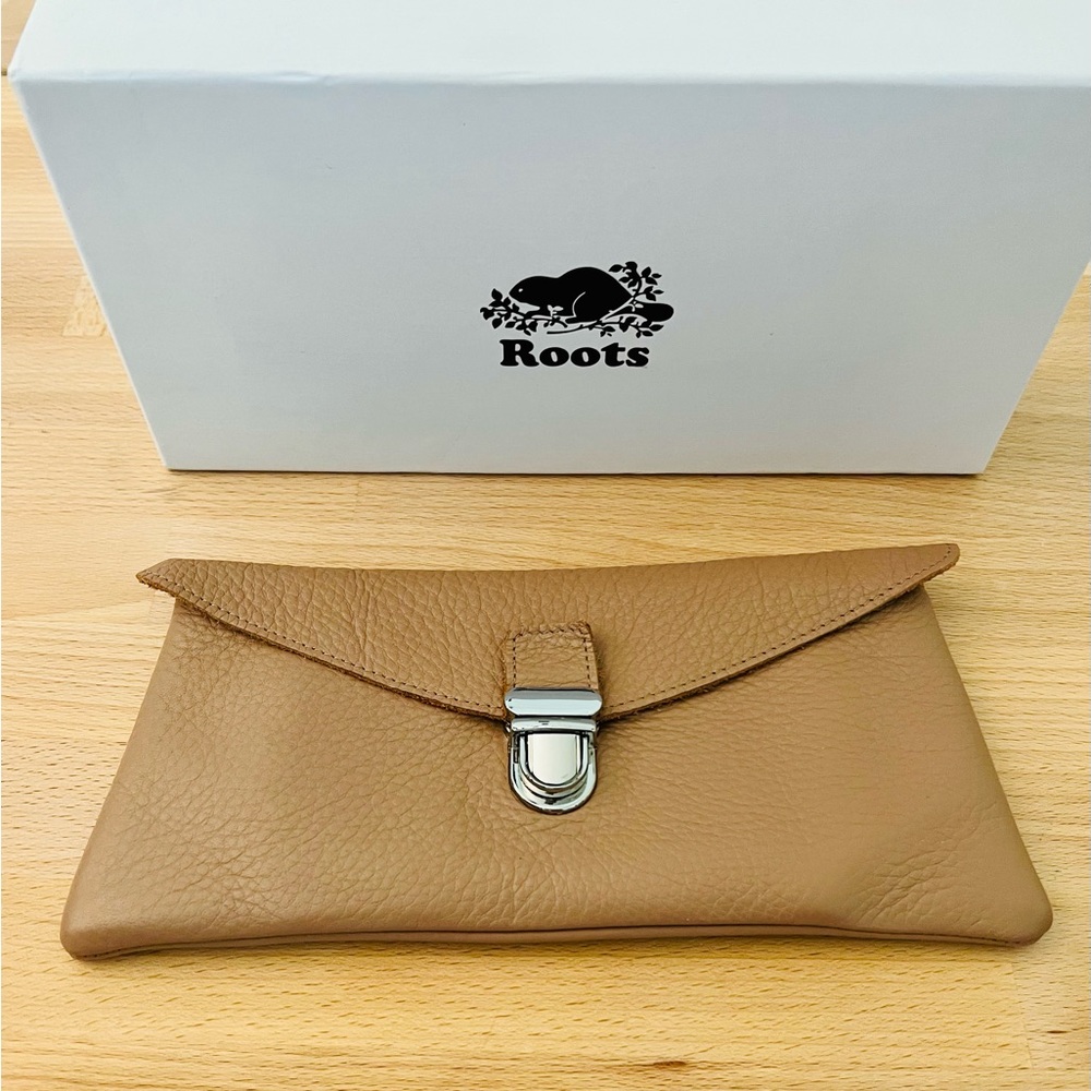 ROOTS Leather Clutch Wallet Pochette